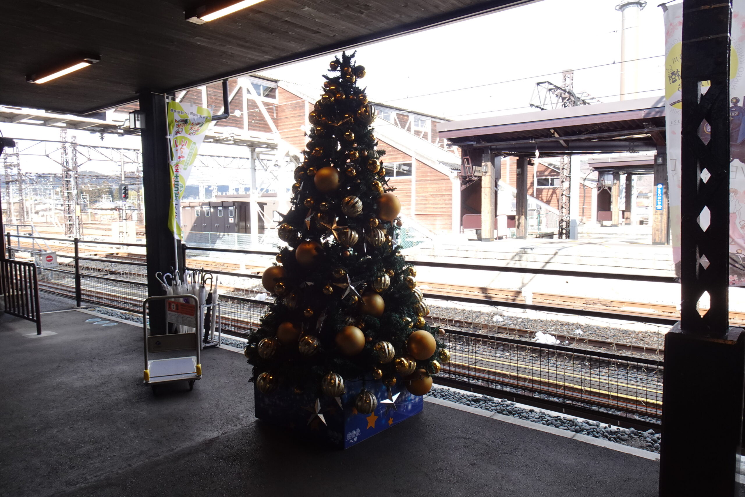下今市駅のクリスマスツリー