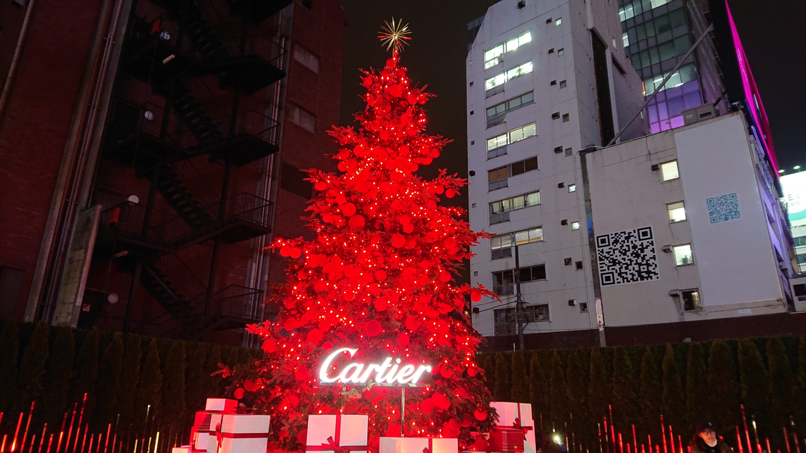 表参道のカルティエのクリスマスツリー