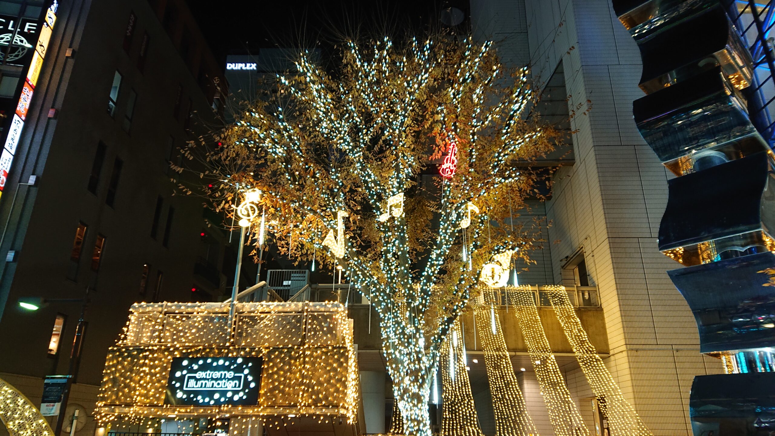 東京芸術劇場のクリスマスツリー