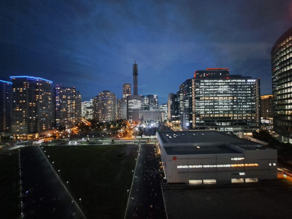 ヒルトン横浜のデラックスルームからの夜景