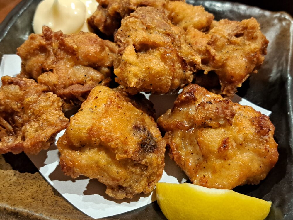 鳥の助の鶏もも肉唐揚げ