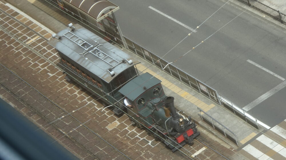 カンデオホテルズ松山大街道のスーペリアソファツインからの坊ちゃん列車