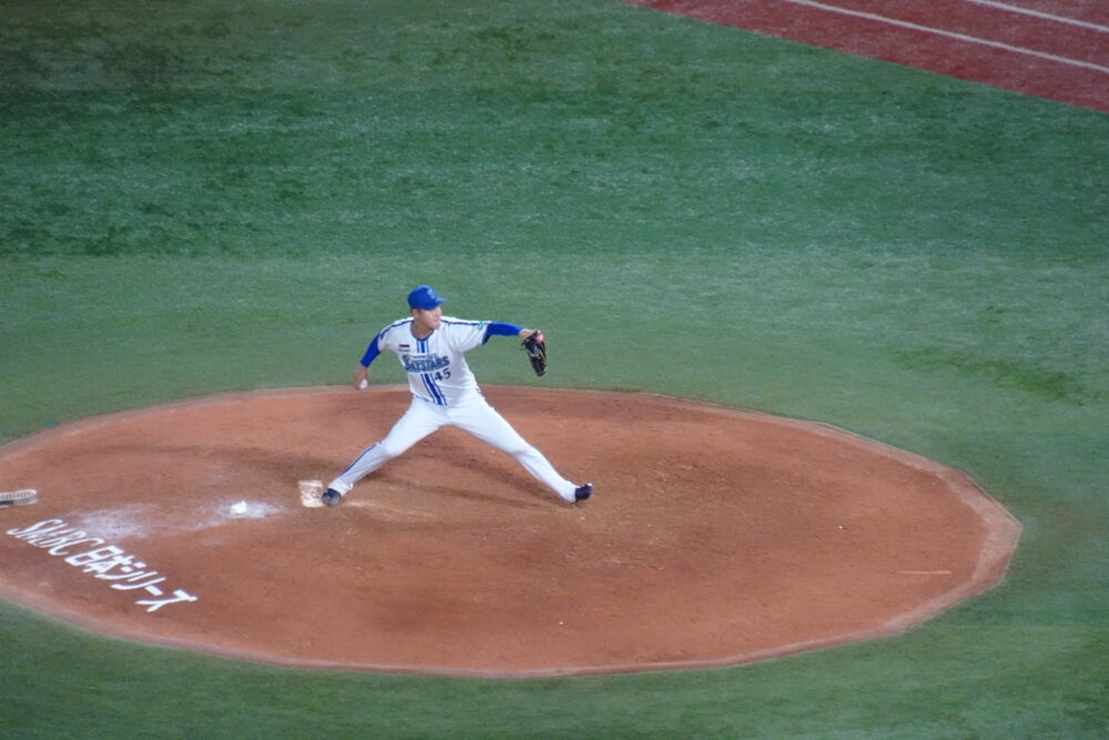 横浜スタジアムの森原康平投手