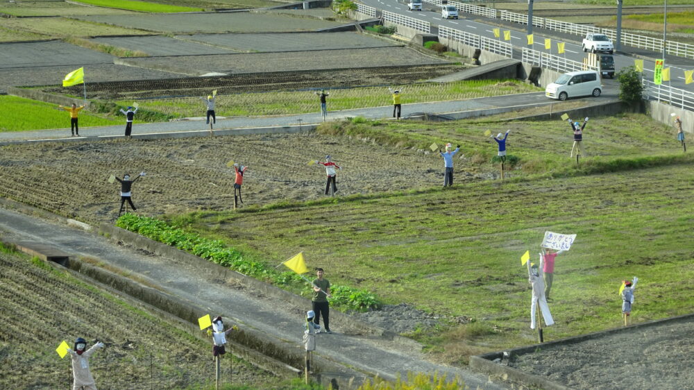 四国まんなか千年ものがたりの田んぼのお手振り