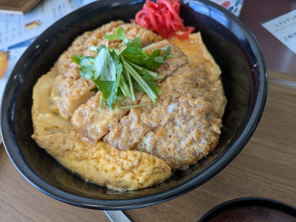 大平台カントリークラブのレストランのカツ丼