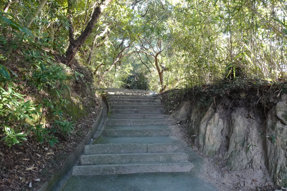 直島の護王神社の参道