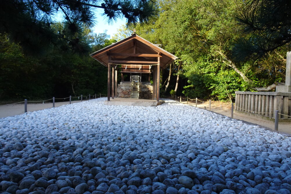 直島の護王神社の砂利