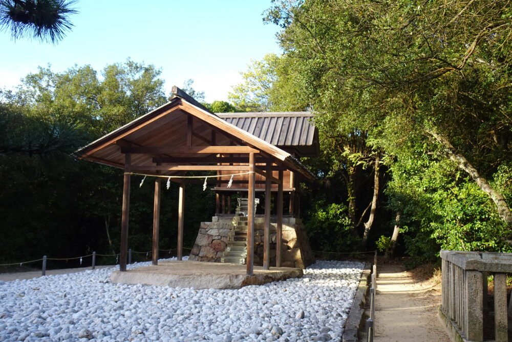 直島の護王神社の全景