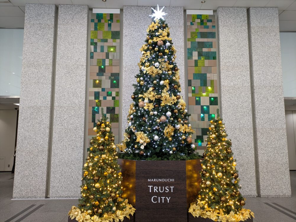 丸の内トラストタワー北館のクリスマスツリー