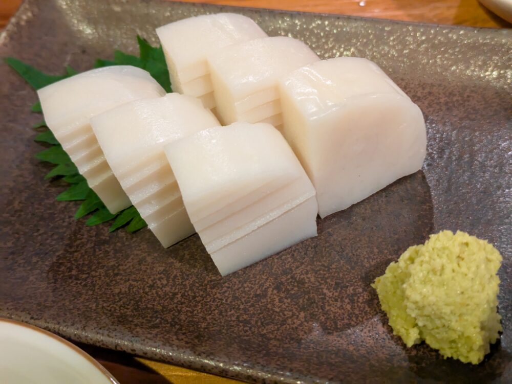 粗挽き蕎麦トキの板わさ