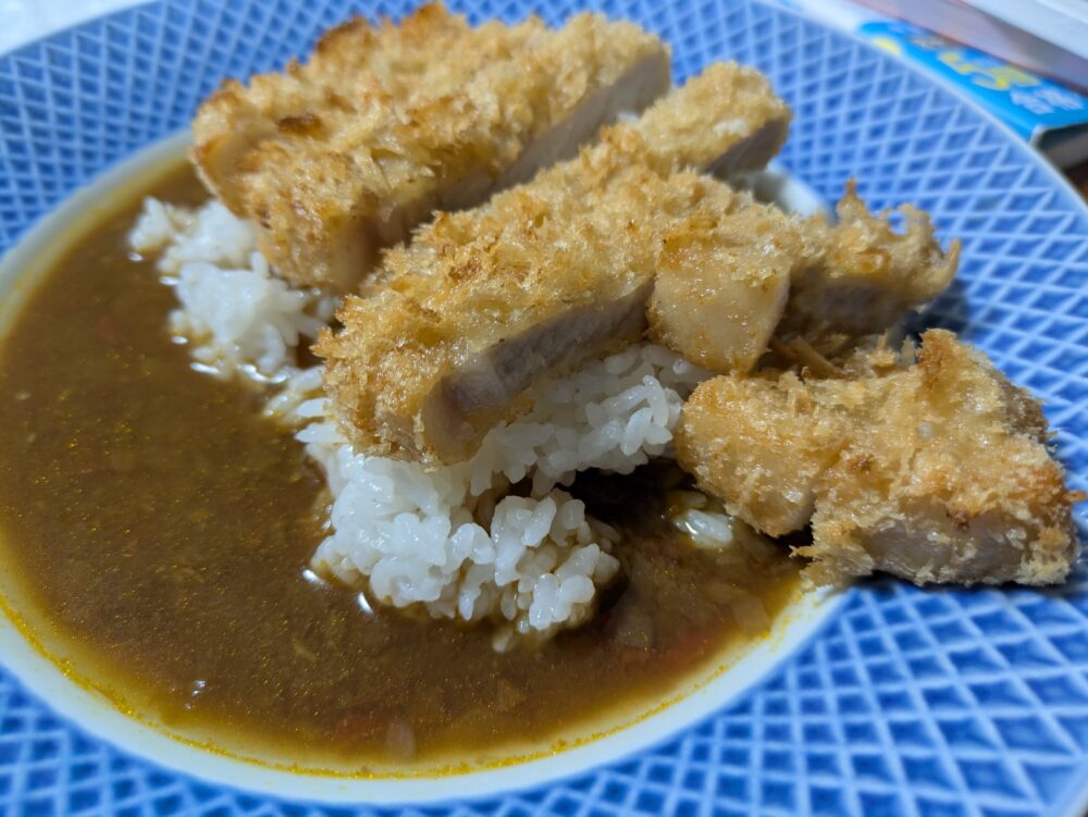 銀座三越カレーフェアの豚組のかつカレーの盛り付け