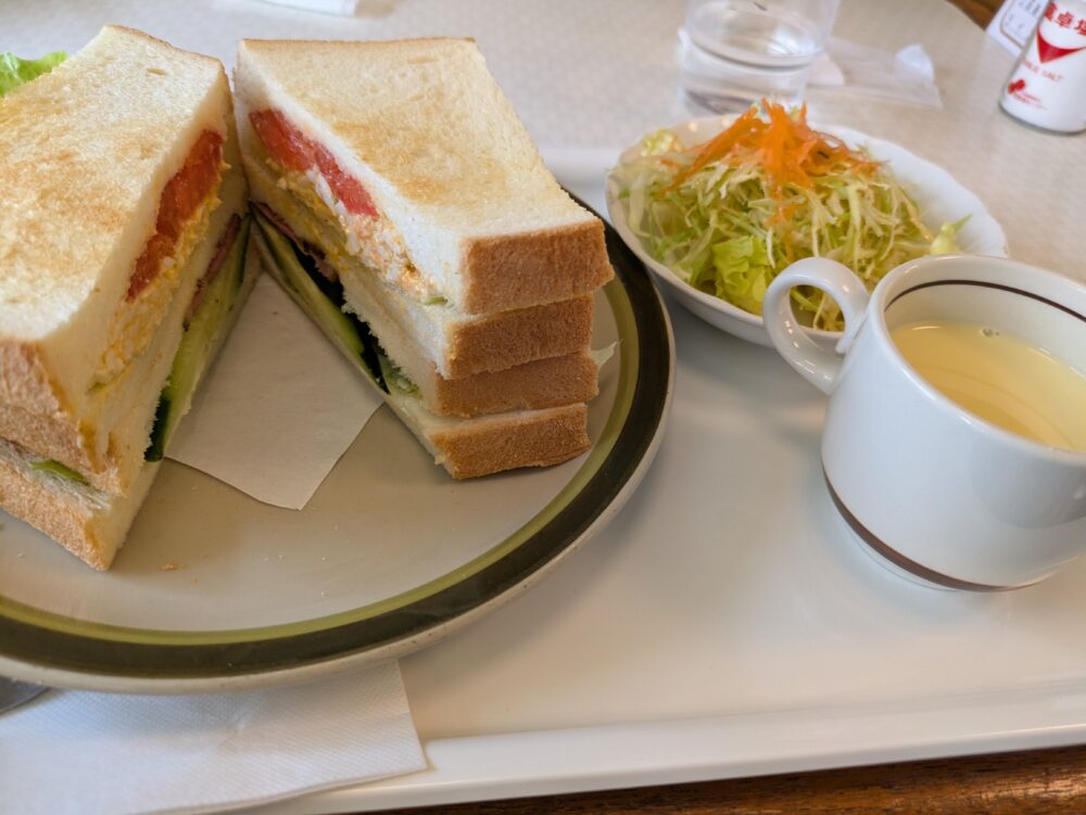 館山中村屋のクラブハウスサンド