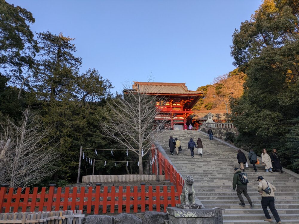 鶴岡八幡宮の消しゴムマジック前の階段