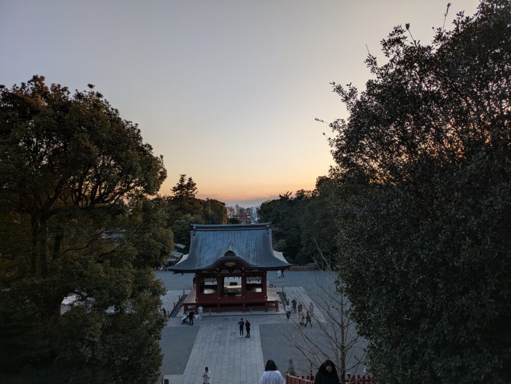 鶴岡八幡宮の消しゴムマジック前遠景