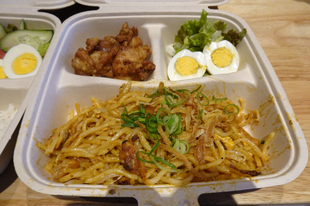 大阪万博マレーシア館のレストランのミーゴレン