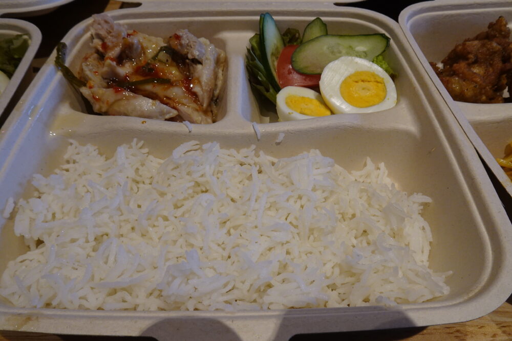 大阪万博マレーシア館のレストランのナシアヤム