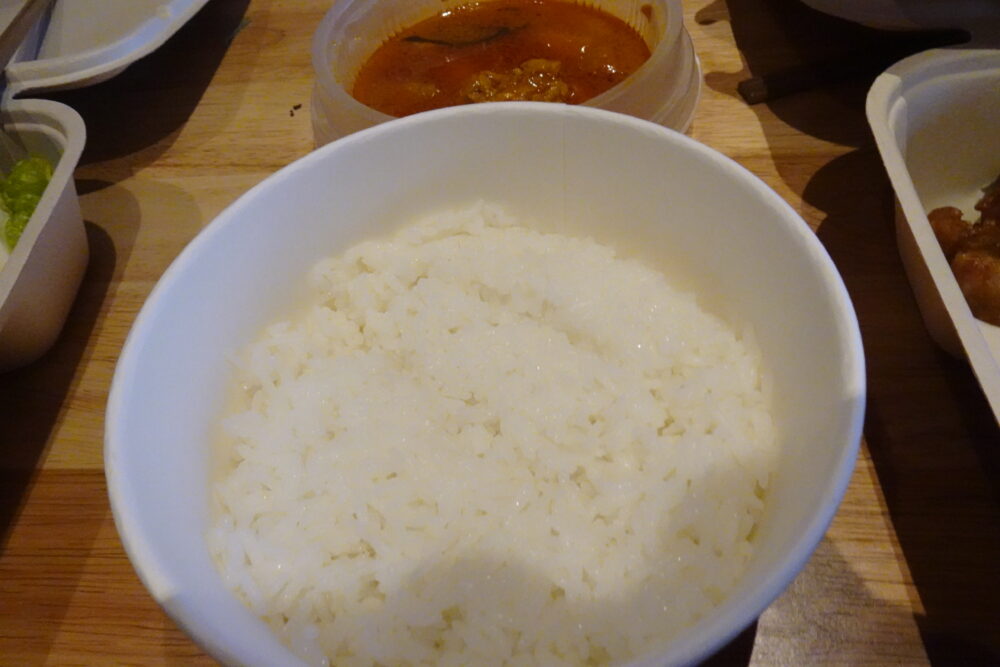 大阪万博マレーシア館のレストランのチキンカレーは辛口