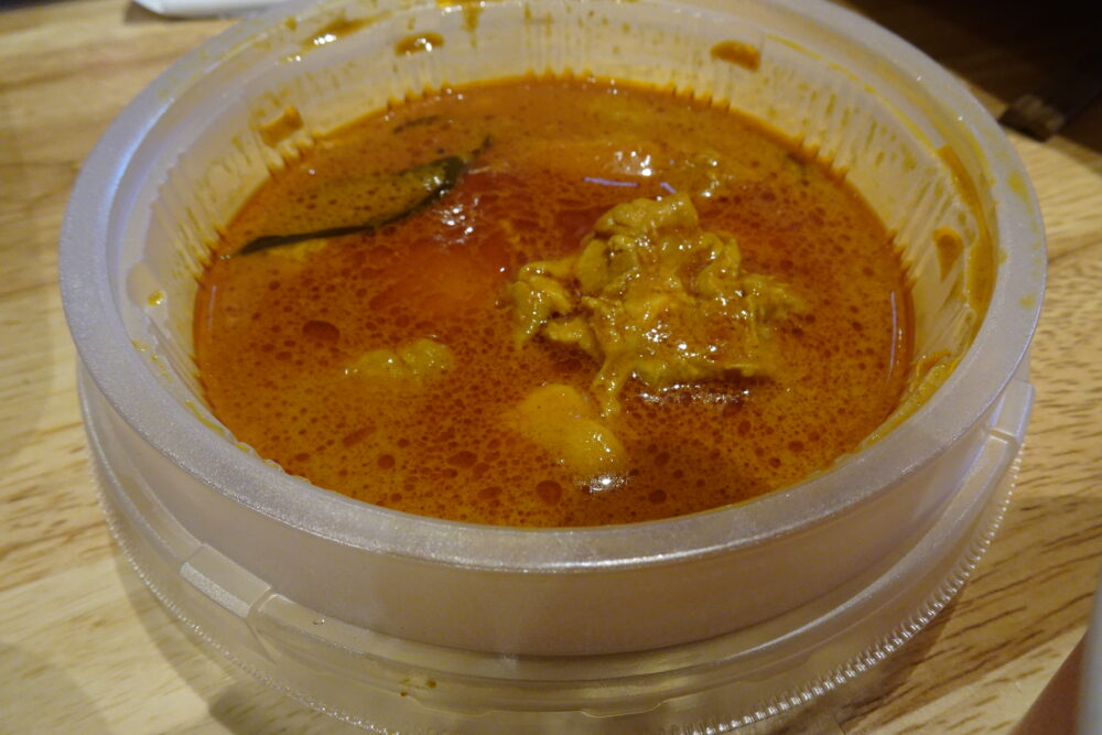 大阪万博マレーシア館のレストランのチキンカレー