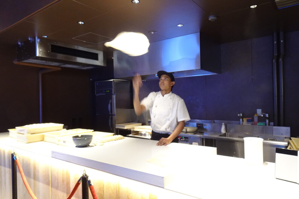 大阪万博マレーシア館のスタッフ