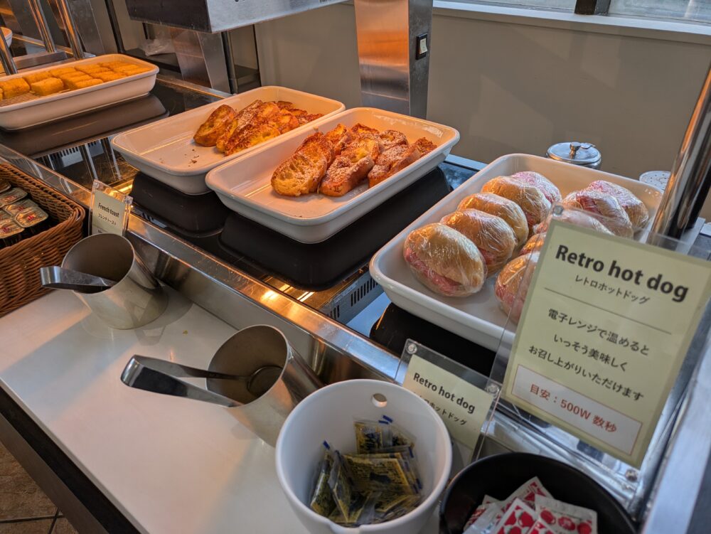 テラスレストランサントロペのホットドッグ
