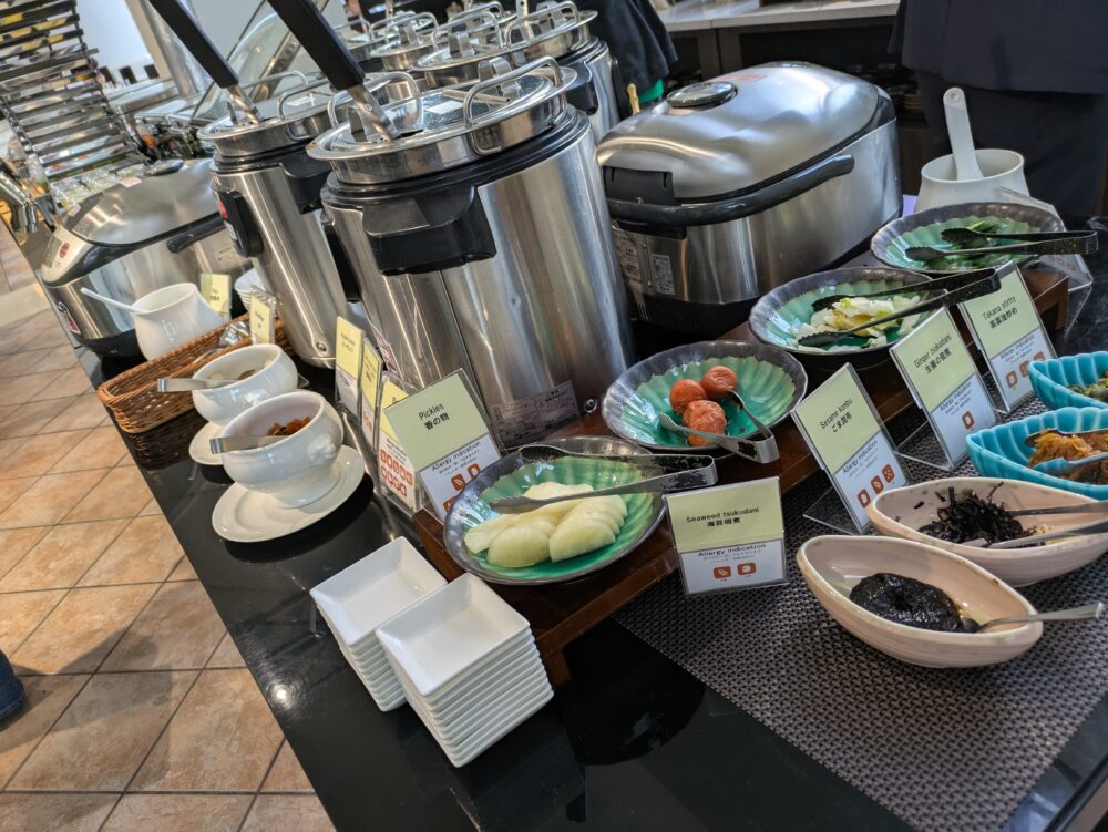 テラスレストランサントロペの漬物とご飯