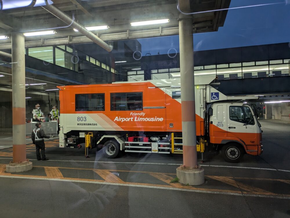 成田空港の車椅子も乗ることができるバス