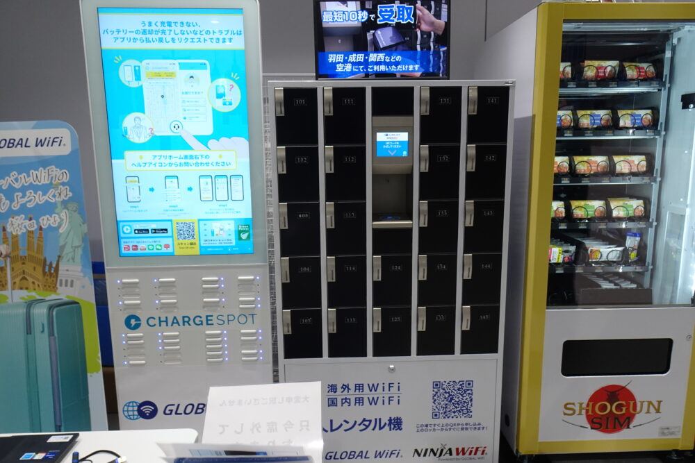 大阪関西万博の東ゲート近くにあるモバイルショップの店内