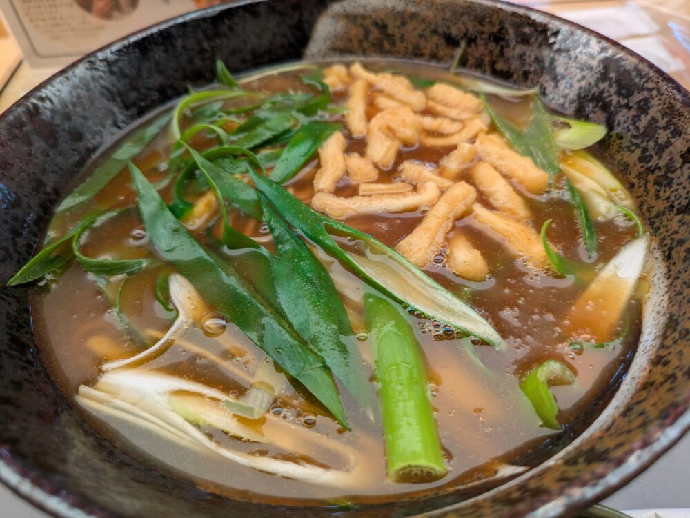 京出汁おいなり釣狐大阪国際空港(伊丹空港)店の出汁カレー蕎麦