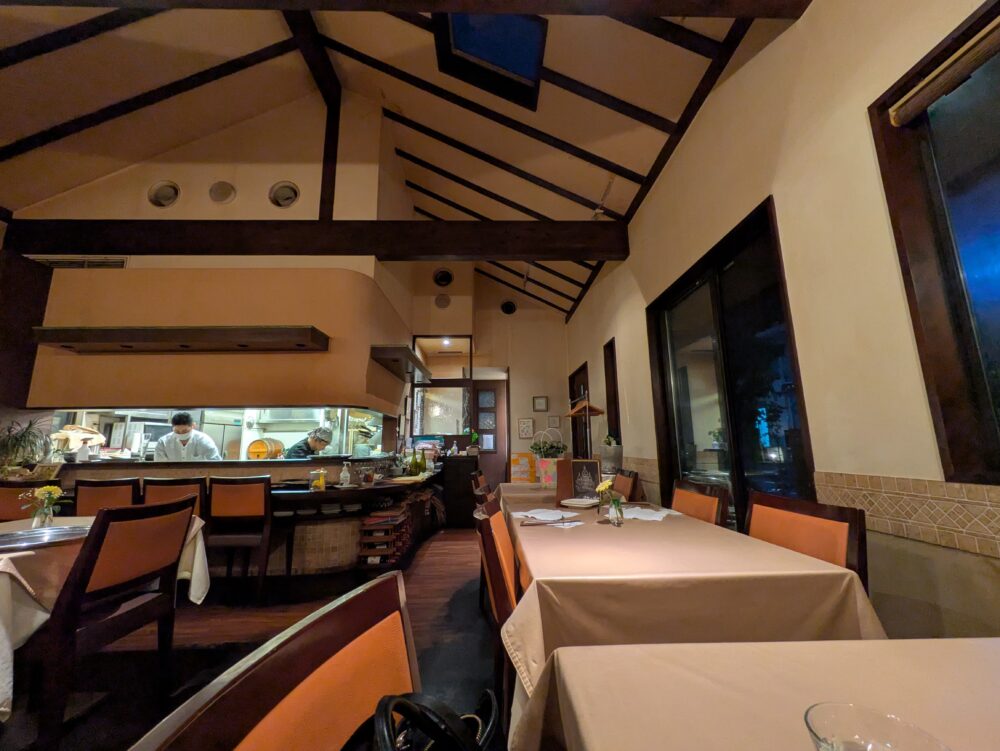 柿の樹の店内