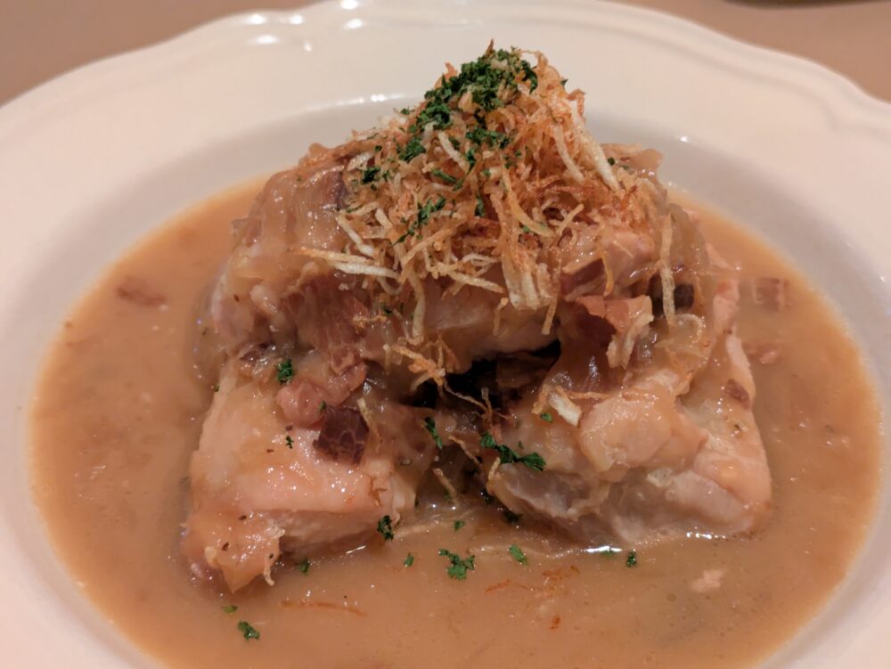 柿の樹の鶏肉のビール煮込み