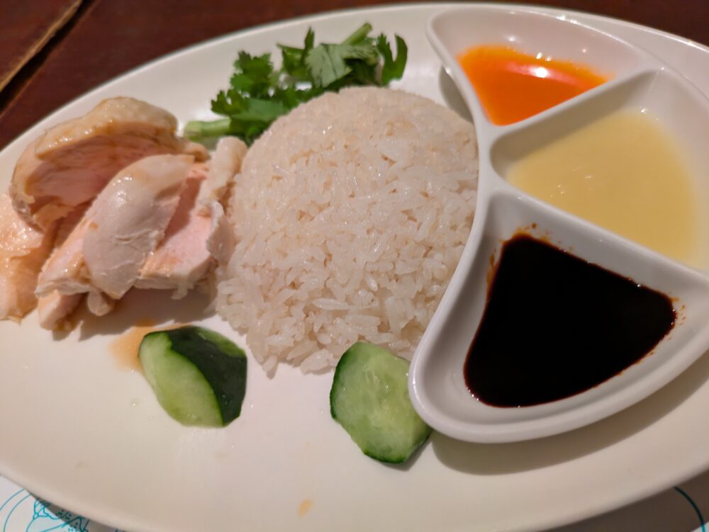 海南鶏飯食堂2の海南鶏飯とスープ