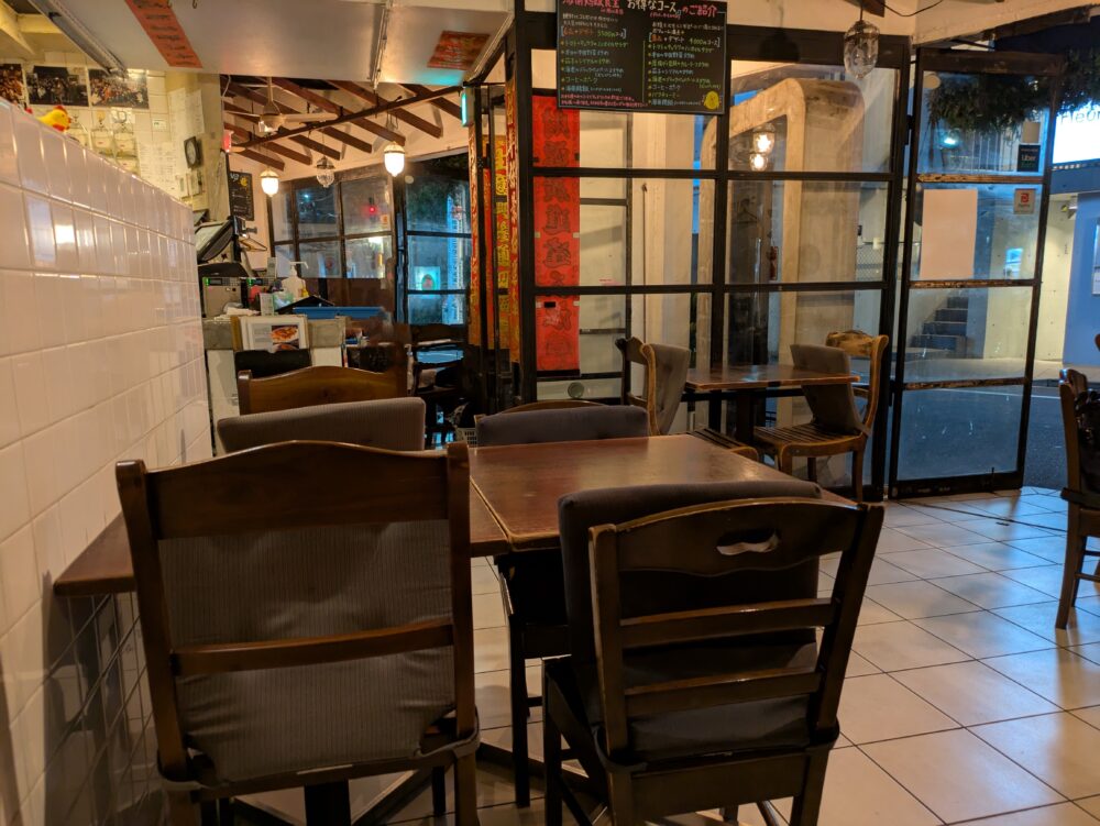 海南鶏飯食堂2の店内