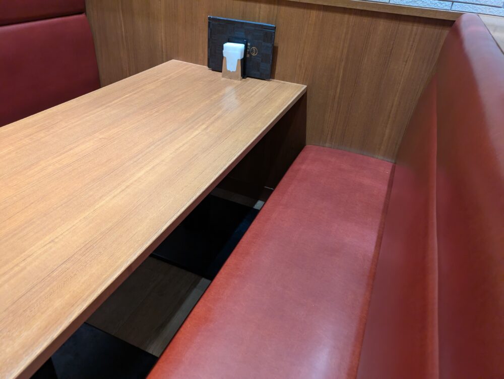 黄金色の豚のボックス席
