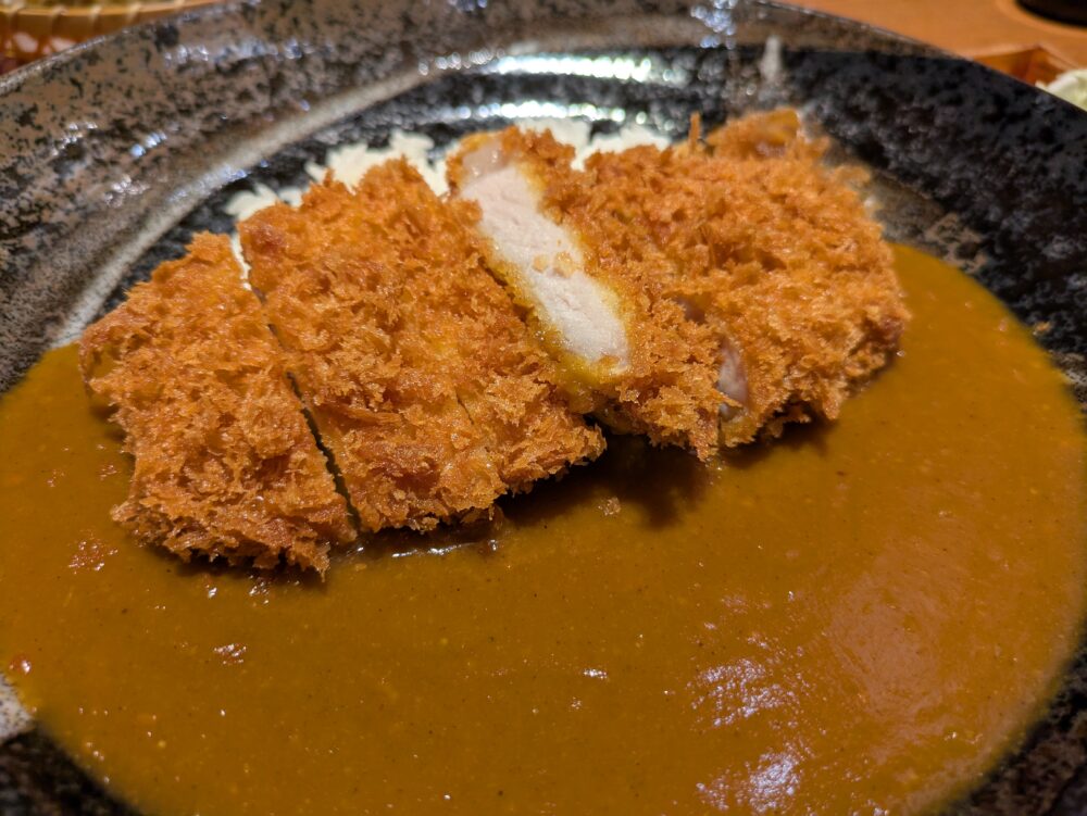 黄金色の豚の赤城ポークかつカレーはさくさく