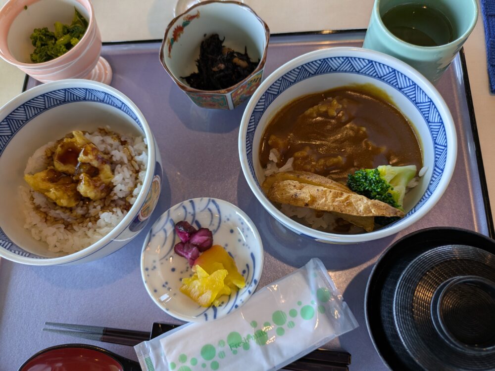 函南ゴルフ倶楽部箱根コースのレストランの小丼セット