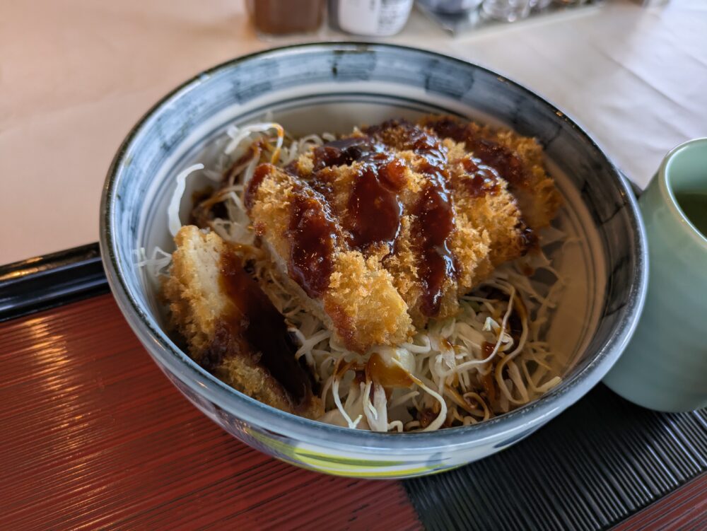 函南ゴルフ倶楽部箱根コースのレストランの三元豚のソースカツ丼