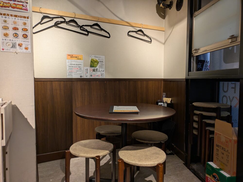 麻婆豆腐TOKYO神田本店のテーブル席