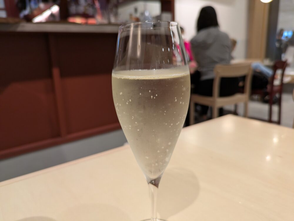 麻布台ヒルズギャラリーカフェのスパークリングワイン