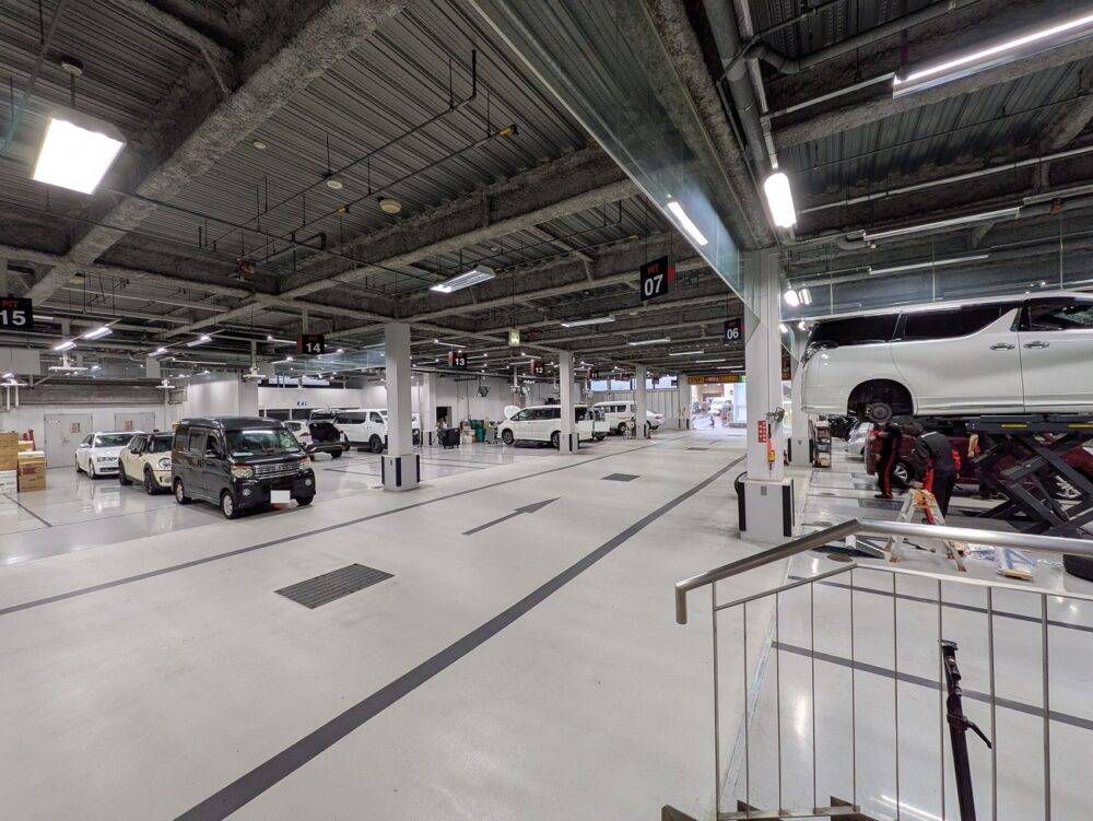 スーパーオートバックス市川のピットはきれい