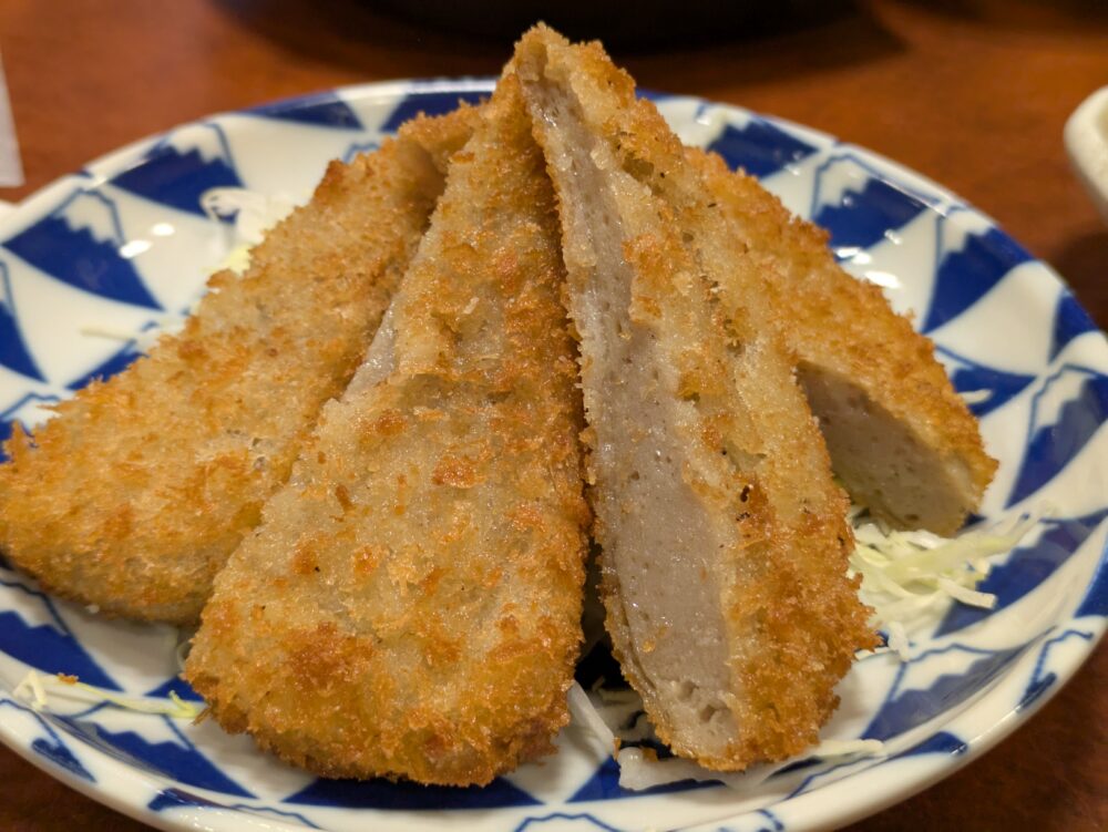 磯丸熱海平和通り店の黒はんぺんフライ