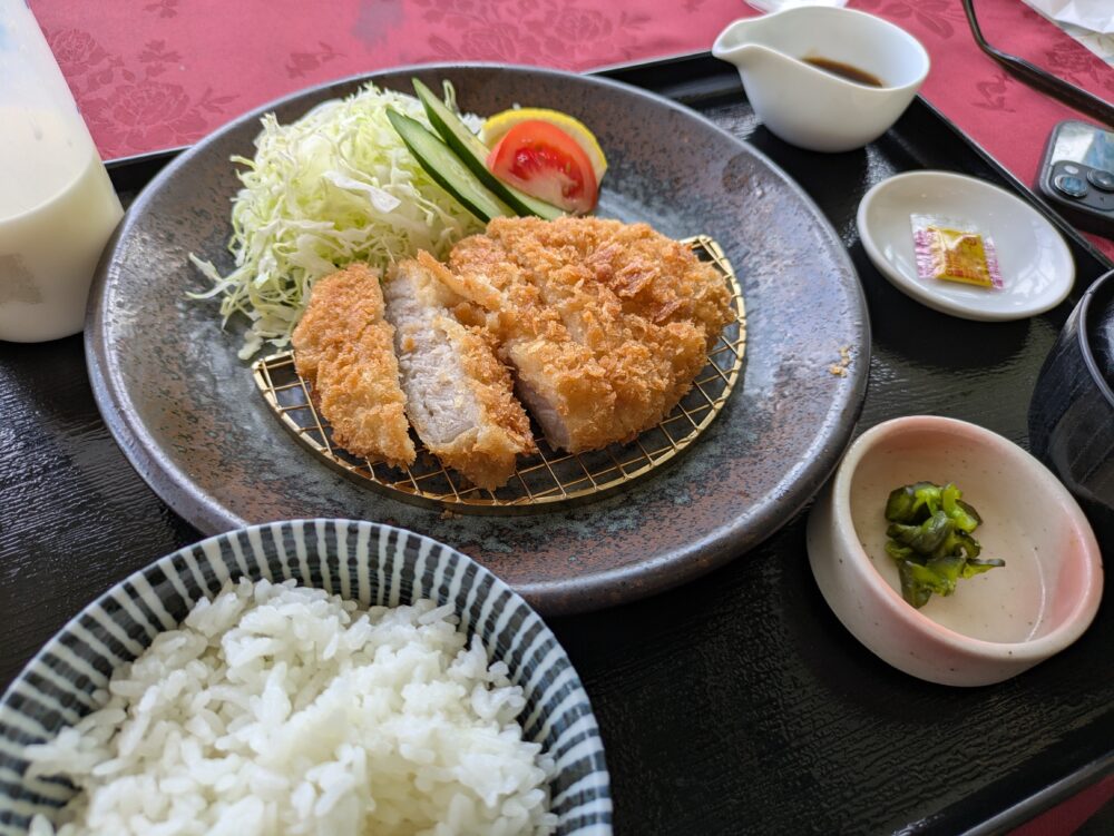 川越グリーンクロスのロースカツ定食