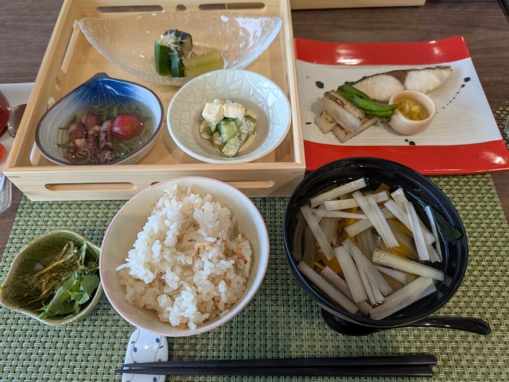ITS教育介入プログラムの2日目ランチ