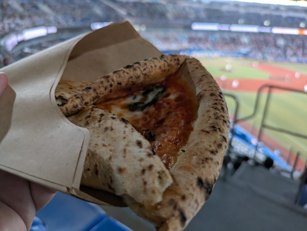 千葉ロッテマリーンズの都志也のワンハンドピザ