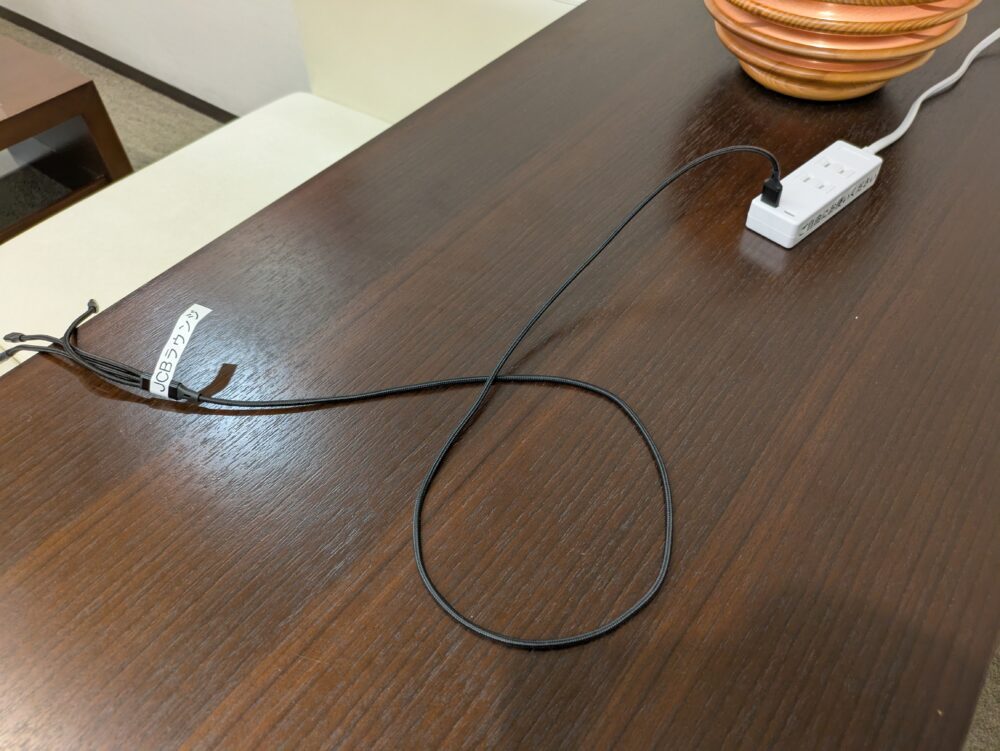 フライングダイナソーJCBラウンジの充電コーナー