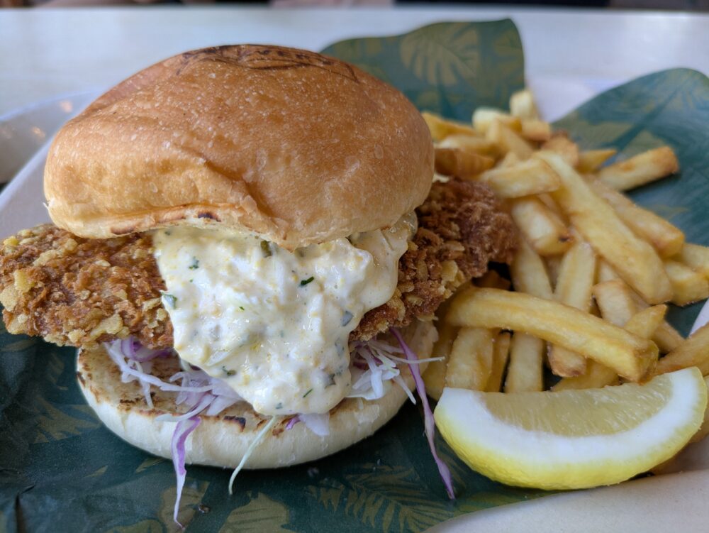 ディスカバリーレストランのモササウルスバーガー
