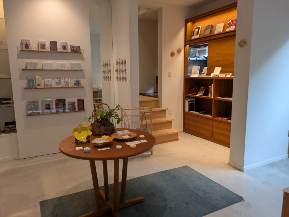ZENBI鍵善良房のお土産売り場の店内も素敵