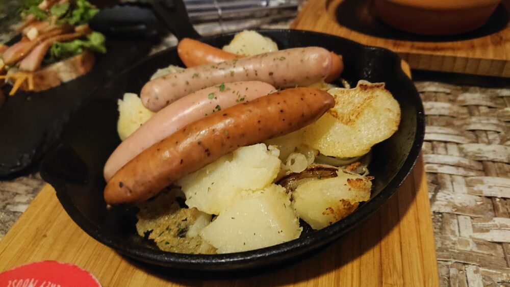 Patisserie&RestaurantAmour原木中山店のソーセージのジャーマンポテト