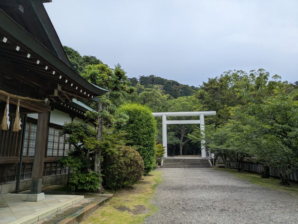 安房神社の参道