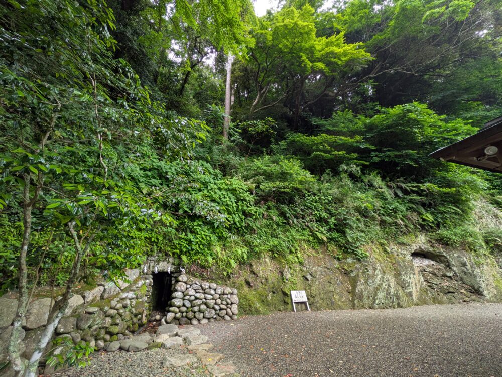 安房神社の御水
