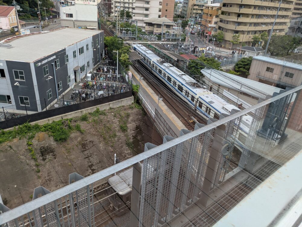 みくにん広場から南海線とJR線を楽しむ